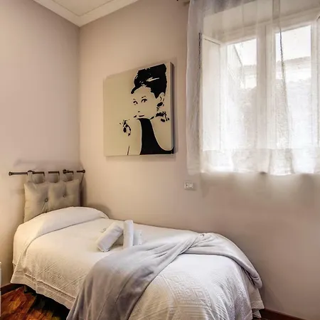 Via Del Pantheon Apartment *